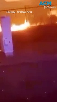 Perth residents evacuate as bushfire rages through northern suburbs