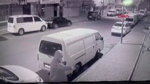 Gaziosmanpaşa'da iş yerine silahlı saldırı kamerada