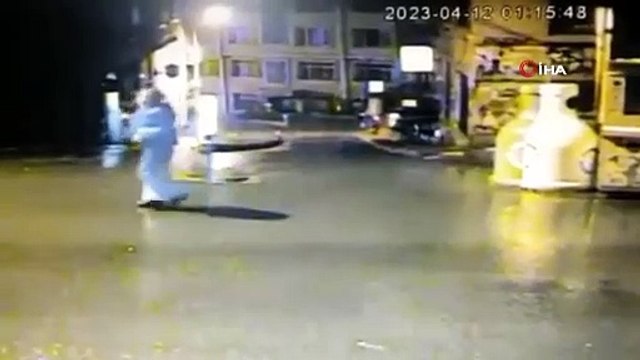 İstanbul'da kapkaç anı kamerada: Genç kız yere savruldu