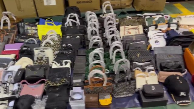 700억 원대 위조 명품 밀수한 중국인 총책 조직 검거 / YTN