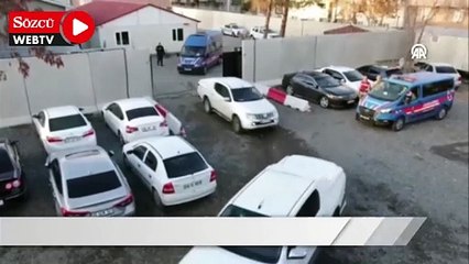 Şüphelinin evinde 15 düzensiz göçmen yakalandı