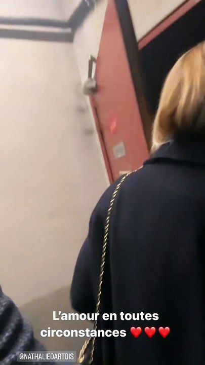 Une enquête de "L'Obs" est venue compléter cette affaire, rapportant quelques récits de victimes présumées de Sébastien Cauet.Sébastien Cauet peut compter sur le soutien de sa compagne Nathalie Dartois, "l'amour en toutes circonstances"