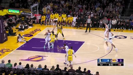 LeBron finishes slick Lakers move with a slam
