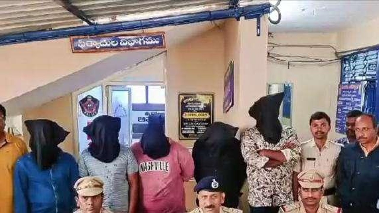 చిత్తూరు జిల్లా: గుట్టుచప్పుడు కాకుండా ఆ పని.....
