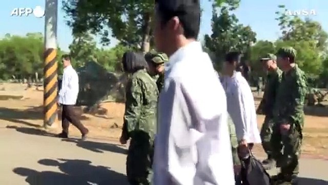 Taiwan, la presidente Tsai Ing-wen visita un campo militare