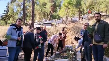 Deprem şehidi öğretmenler mezarları başında anıldı