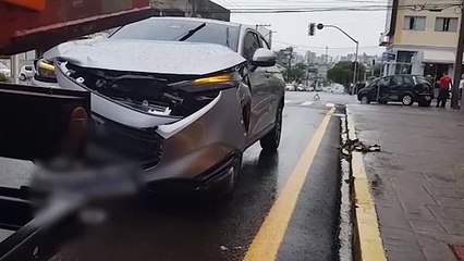 Meriva e Honda HRV se envolvem em acidente no Centro