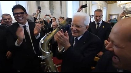 Al Quirinale i cantanti dell'Afi cantano "Nel blu dipinto di blu" per Mattarella