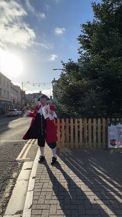 Wellington town crier Andrew Norris announces t...