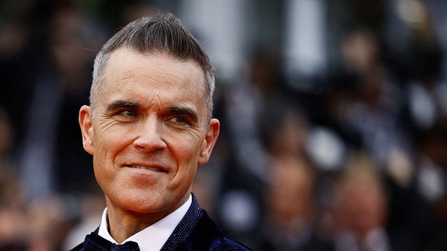 Robbie Williams dedicates emotional ‘Angels’ performance to fan who died after Sydney concert fall