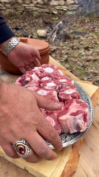 Güveçte Dana Pöç. (Müziksiz hali) #chef #keşfet #tiktokfood #öneçıkar #chefganicaglar #köy #turkey #qatar2022 #istanbul #ankara #yemek #yemektarifi #steak #keşfetteyizzz #keşfet #öneçıkar #öneçıkart #kamp #camping #cam