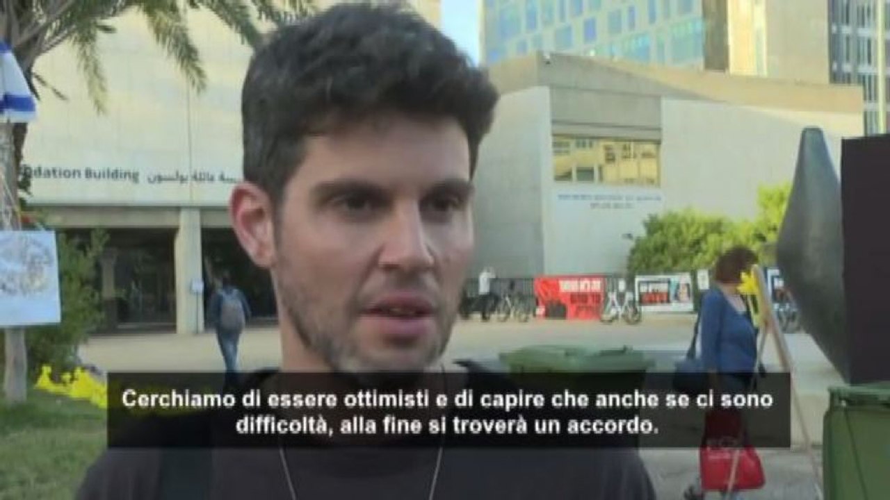 "Un ottovolante di emozioni": l'attesa dei parenti degli ostaggi