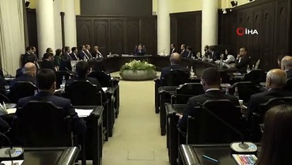 Paşinyan, Bakanlar Kurulu toplantısında elektrikler kesilince Altyapı Bakanı Sanosyan'ı azarladı