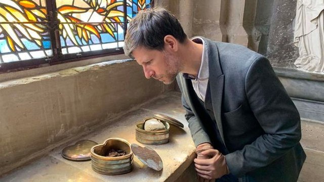 Au coeur de l'Histoire (France 5) : Une enquête sur la mystérieuse profanation des coeurs de Louis XIII et Louis XIV