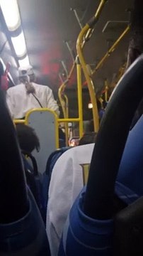 Passageiro revoltado com trânsito pula da janela do ônibus em Florianópolis