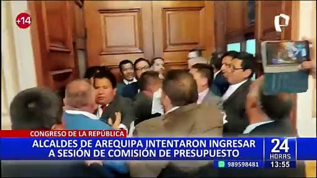 A empujones: Alcaldes de Arequipa intentaron ingresar a sesión de Comisión de Presupuesto