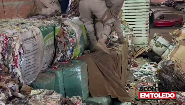 Caminhão com lâmpada queimada escondia mais de 2 toneladas de maconha no Paraná