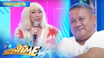 Tatay Benigno laughs at Vice Ganda's dance | It’s Showtime
