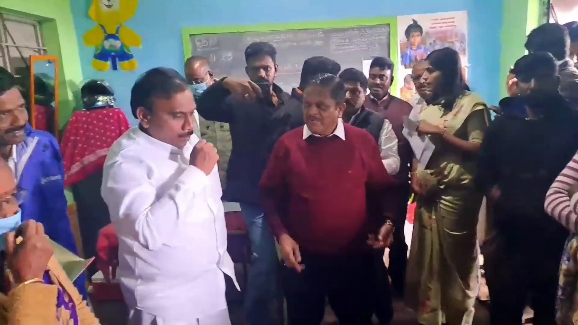 குன்னூரில் கனமழையால் பாதிக்கப்பட்ட பகுதிகளை நேரில் பார்வையிட்ட எம்பி ஆ.ராசா