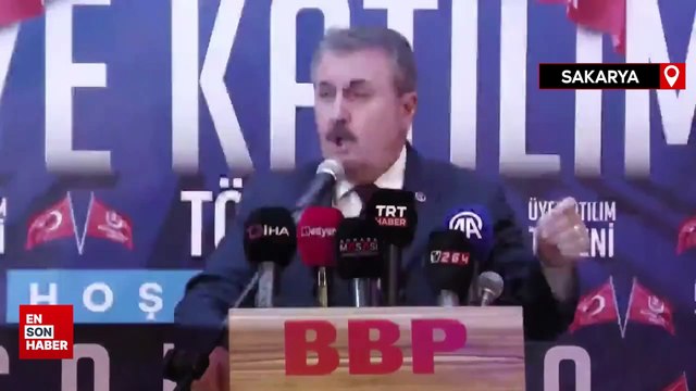 Mustafa Destici'den, Pervin Chakar'ın elini öpen Özgür Özel'e tepki