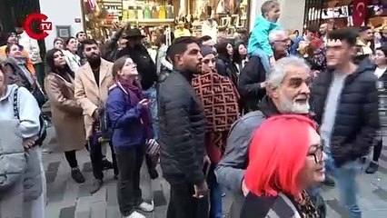 İstiklal Caddesi'nde film gibi 'kedi kurtarma' operasyonu