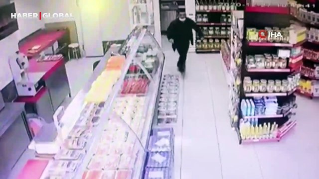 Malatya'da esnafların korkulu kaçışı, depremin şiddetini gözler önüne serdi!