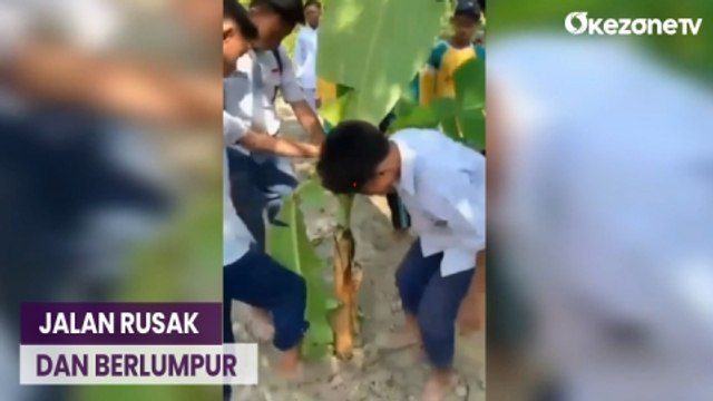Jalan Rusak dan Berlumpur, Belasan Pelajar di Bojonegoro Bolos Sekolah