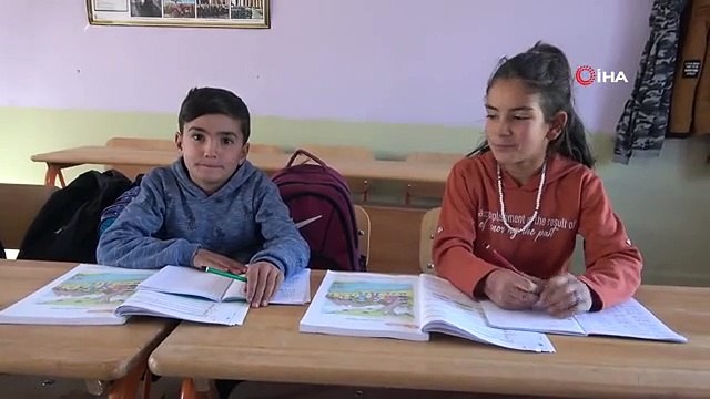 Köyün tek öğretmeni, 5 öğrencisini geleceğe hazırlıyor