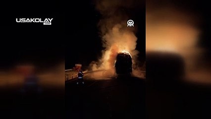 Elyaf Yüklü Kamyonda Alevlere Teslim Oldu!