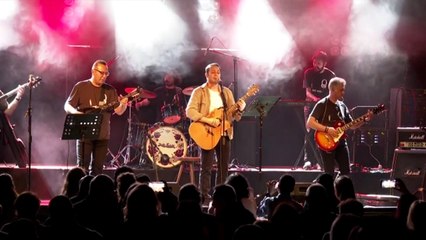 ‘Eğitime destek’ için doktorlar ve sağlık personeli sahneye çıktı