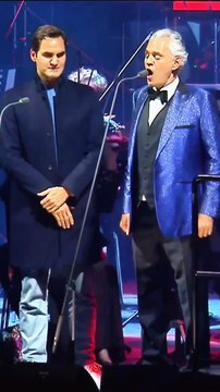 Suisse: Le tennisman Roger Federer fond en larmes sur scène en écoutant le ténor italien Andrea Bocelli lors d’un concert à Zurich - Regardez