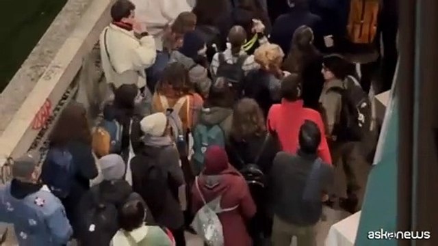 Le ragazze fanno rumore a Milano contro la violenza sulle donne