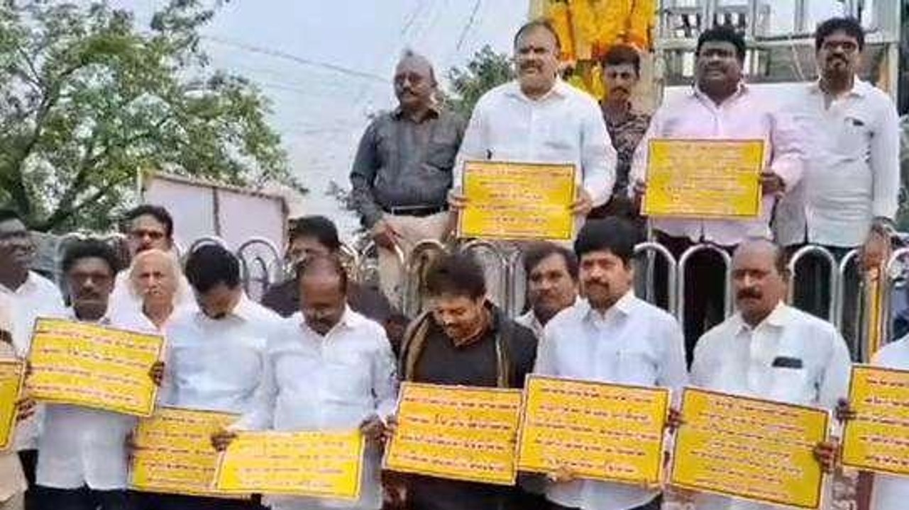 కృష్ణా జిల్లా: "బందర్ లో ముదురుతున్న రాజకీయం... చరిత్ర హీనుడు పేర్ని నాని"