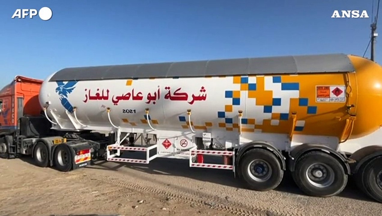 Egitto, camion con aiuti iniziano a entrare a Gaza