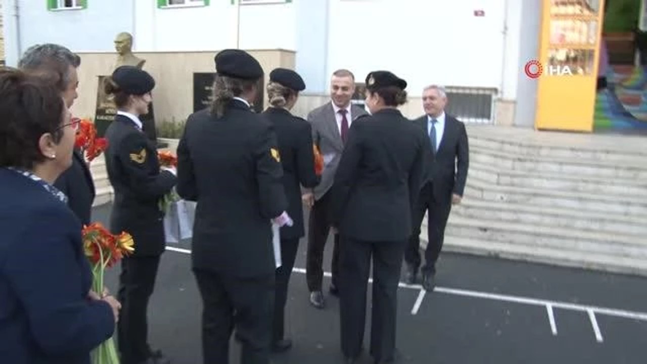 İstanbul İl Jandarma Komutanlığı personelleri öğretmenler gününü kutladı