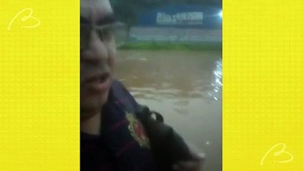 Com Rodovia dos Minérios alagada, passageiros vão a pé pela água