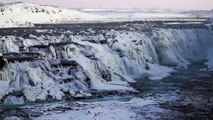 Choáng ngợp thác nước đẹp ngoạn mục ở 'xứ băng đảo'