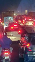 Delhi से Ahmedabad  बस की Live यात्रा, गुड़गांव में हाइवे पर लंबा जाम : Incredible traffic jam