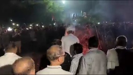 शहीद कैप्टन शुभम गुप्ता को छोटे भाई ने दी मुखाग्नि, देखें वी‌डियो