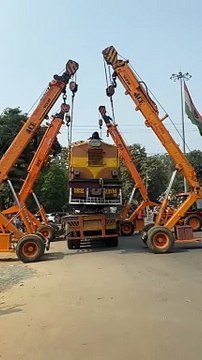 नेरोगेज बोगी से जुड़ा इंजन, छह साल बाद हो पाया मिलाप