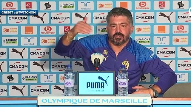 Gennaro Gattuso tape du poing sur la table