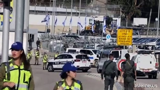 Il convoglio con prigionieri palestinesi di cui ? previsto il rilascio
