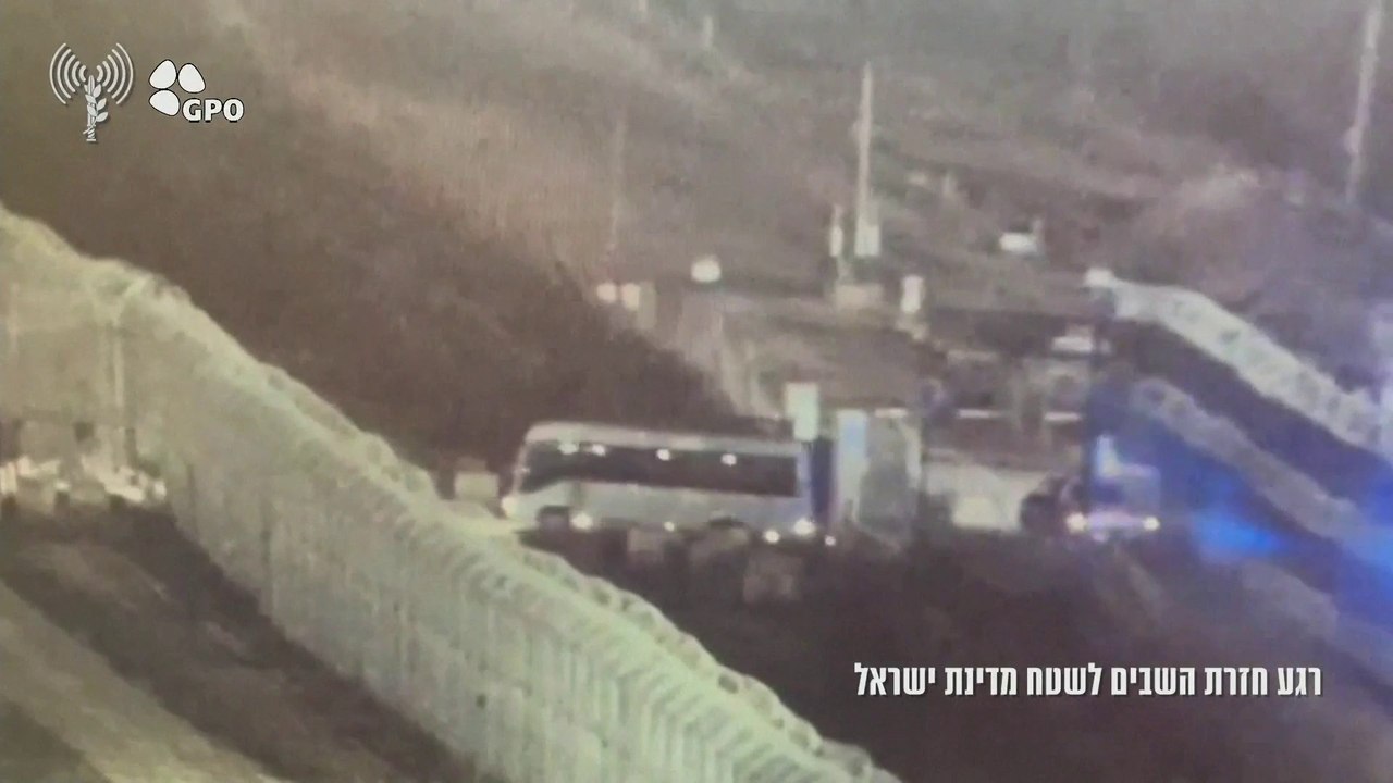 #الجيش_الإسرائيلي ينشر فيديو لحظة دخول المحتجزين إلى الأراضي الإسرائيلية  #العربية