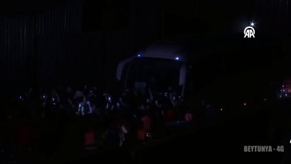 İsrail, Ofer Askeri Hapishanesi'nden serbest bıraktığı Filistinli esirleri, Beytunya kontrol noktasına getirdi