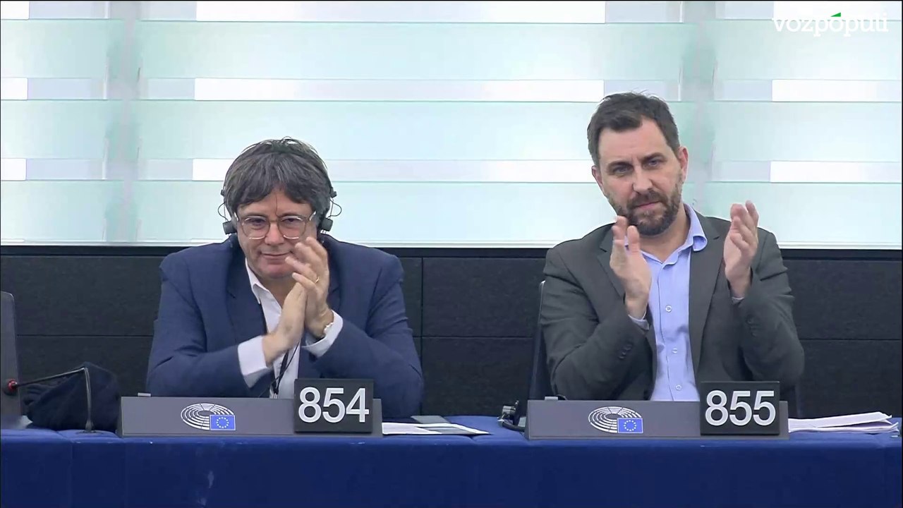 El aplauso compartido del PSOE con Puigdemont y Comín al discurso de ERC en el Parlamento Europeo sobre el Estado de Derecho en España