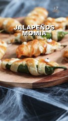 Jalapeños rellenos en forma de momia