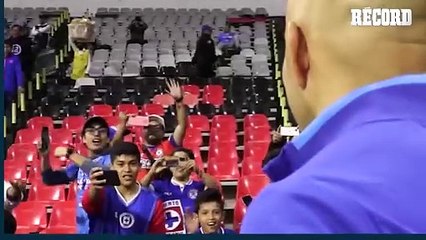 CRUZ AZUL despide A ÓSCAR 'EL CONEJO' Pérez.