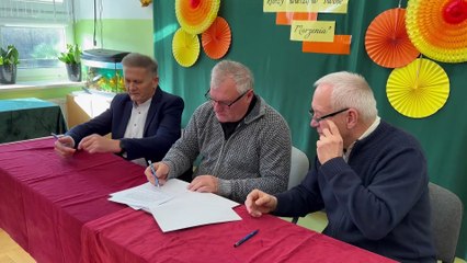 Ropa - wbicie łopaty pod budowę hali sportowej