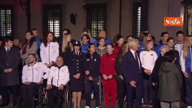 Violenza su donne, 50 atleti in posa a Palazzo Chigi testimonial del 1522, numero anti-stalking