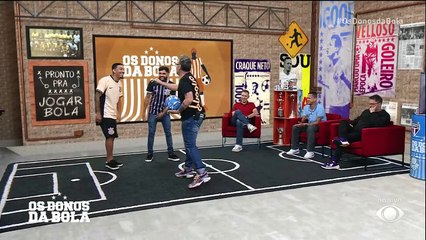 Sósia de Yuri Alberto e Bidu jogam altinha com Craque Neto